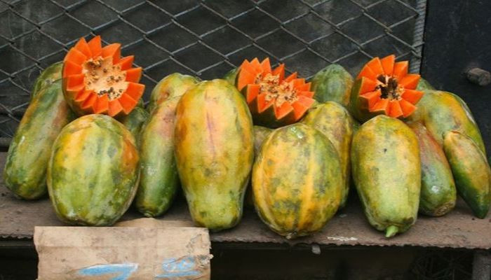 fruta-bomba-en-mercado